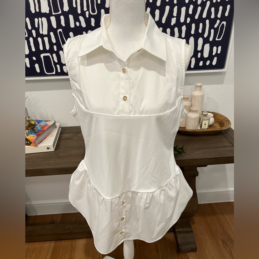 NWOT Women’s Collared Layering Shirt - XXL - White with Gold Buttons